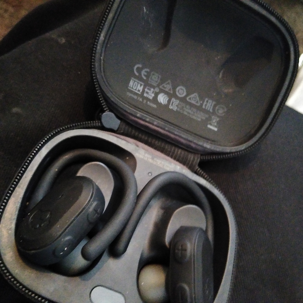 Scull candy push ultra blue tooth earbuds